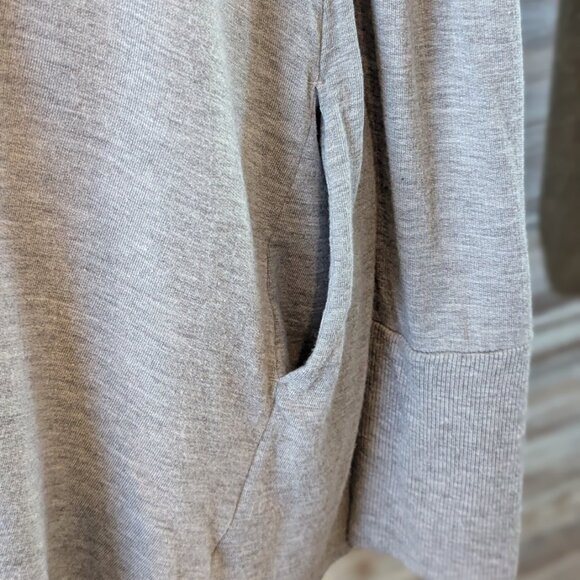 Lilly Pulitzer Womens Gray Sweater Cardigan Large L with Pockets and Thumb Holes - Picture 7 of 11